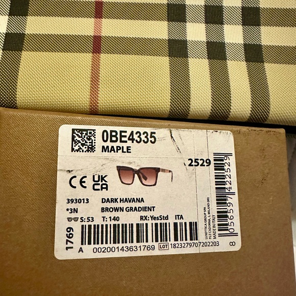 Authentic Burberry Sunglass - Picture 6 of 11